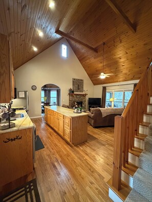 TV, fireplace - Experience a Spacious North Georgia Retreat in Coosawattee River Resort (Ellijay)