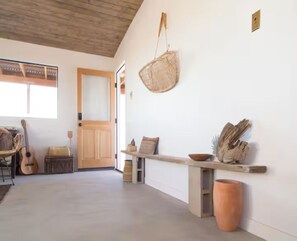 Interior - Little Jo - Stargazing - Outdoor shower - Views - Vintage (Joshua Tree)
