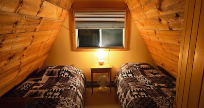 Cozy 2-bedroom chalet in lovely Carrabassett Valley