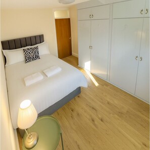 2 chambres, fer et planche à repasser, Wi-Fi gratuit, draps fournis