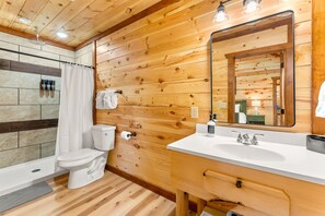 Shower, towels - 6BR Grand Smoky Lodge | Indoor Pool, Game Room Sleeps 22 (Sevierville)