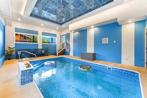 Indoor pool, a heated pool - 6BR Sleeps 20 Smoky Mountain Lodge w/ Indoor Pool + Near Parkway (Sevierville)