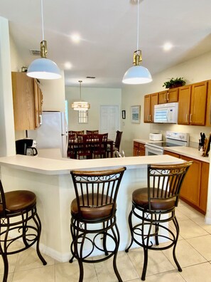 Fridge, microwave, oven, stovetop - 5 Bedroom 4 Bath Private Villa with Own Pool/Spa near Disney & Nature Trails! (Davenport)