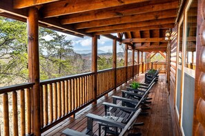 Property grounds - 8BR Luxury Lodge w/ Indoor Pool, Hot Tub & Mountain Views, Sleeps 28 (Sevierville)