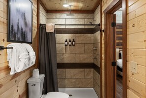 Shower, towels - 8BR Luxury Lodge w/ Indoor Pool, Gazebo & Mountain Views Sleeps 28 (Sevierville)
