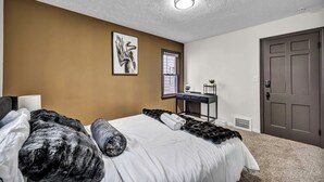Unclassified image, 4 of 38, button - Welcome to Chic Parma House, a stylish 5-bedroom, 1-bath home with boutique-inspired design, perfect for families, traveling professionals, and extended stays just minutes from Cleveland, hospitals, and major highways. (Parma)
