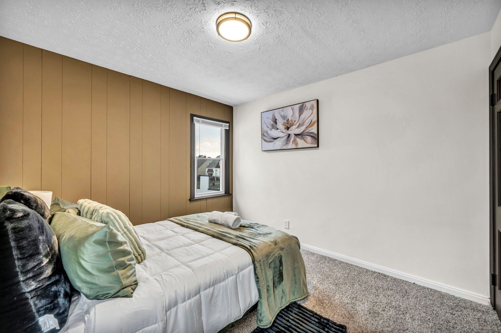 5 bedrooms, iron/ironing board, free WiFi, bed sheets