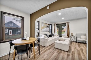Smart TV - Welcome to Chic Parma House, a stylish 5-bedroom, 1-bath home with boutique-inspired design, perfect for families, traveling professionals, and extended stays just minutes from Cleveland, hospitals, and major highways. (Parma)