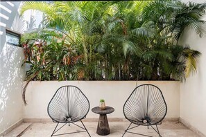 Terrace/patio - 2-bedroom townhome in delightful Playa del Carmen with AC and gym (Playa del Carmen)