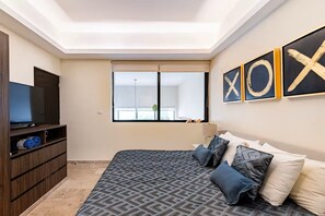 Iron/ironing board, Internet, bed sheets - 2-bedroom townhome in delightful Playa del Carmen with AC and gym (Playa del Carmen)