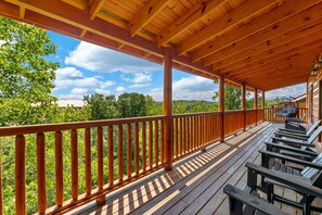 Property grounds - 6BR Lodge in the Smokies w/ Indoor Pool, Arcade & Views Sleeps 22 (Sevierville)