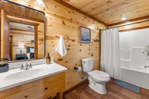 Shower, towels - 6BR Lodge in the Smokies w/ Indoor Pool, Arcade & Views Sleeps 22 (Sevierville)