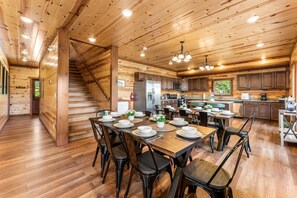 Dining - 6BR Lodge in the Smokies w/ Indoor Pool, Arcade & Views Sleeps 22 (Sevierville)