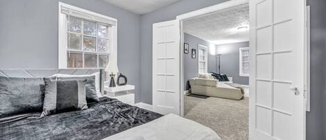 2 عدّة غرف نوم وواي فاي مجانًا وملاءات أسرّة