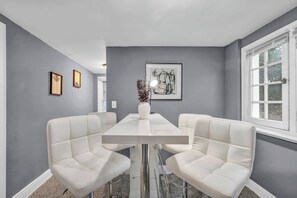 Dining - Weber Duplex House Upper Unit Near Highland Square (Akron)