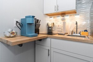 Fridge, oven, stovetop, cookware/dishes/utensils - Seaside Suites (Old Orchard Beach)