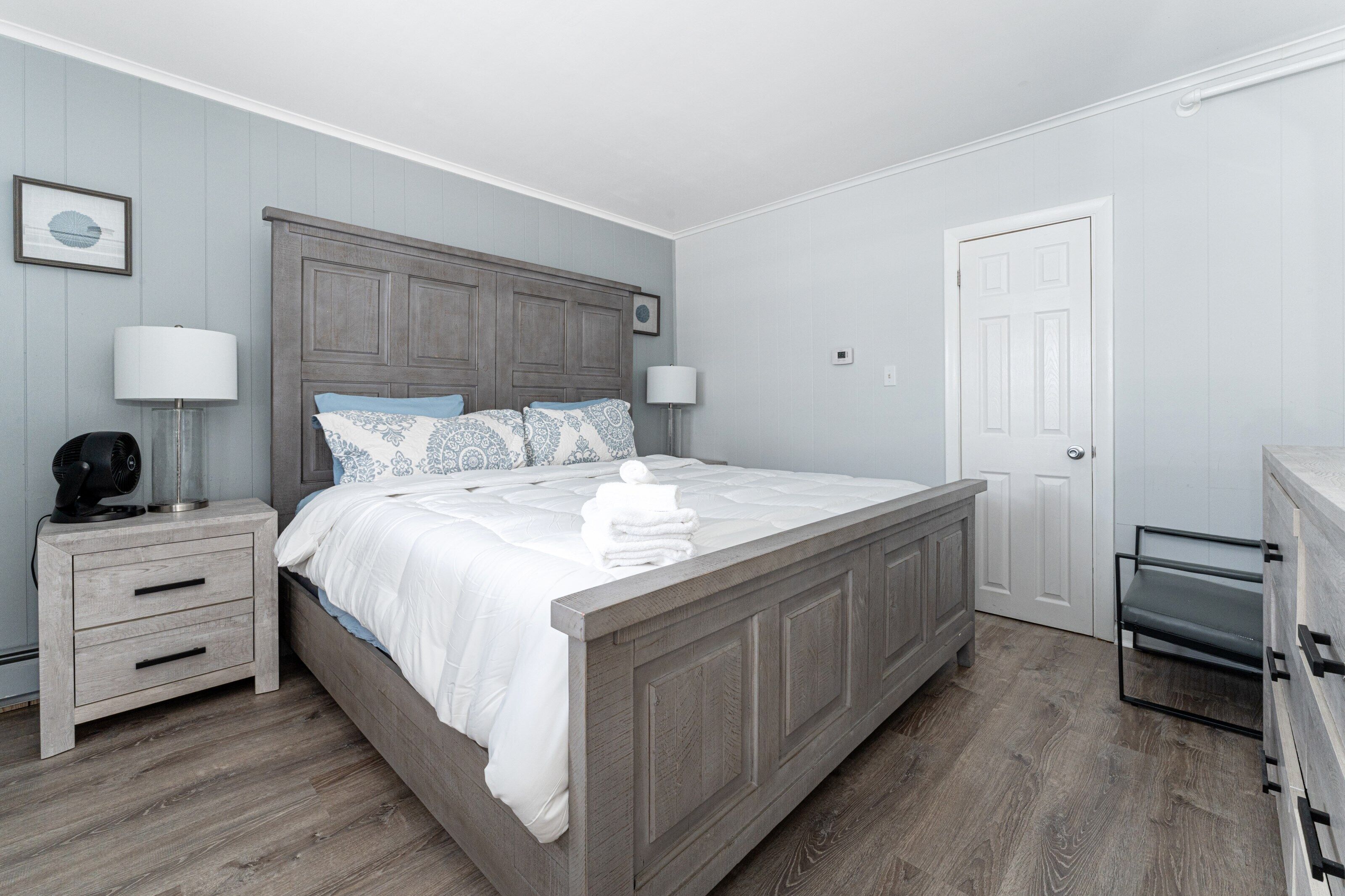 スイート | デスク、ノートパソコン用作業スペース、遮光カーテン、アイロン / アイロン台