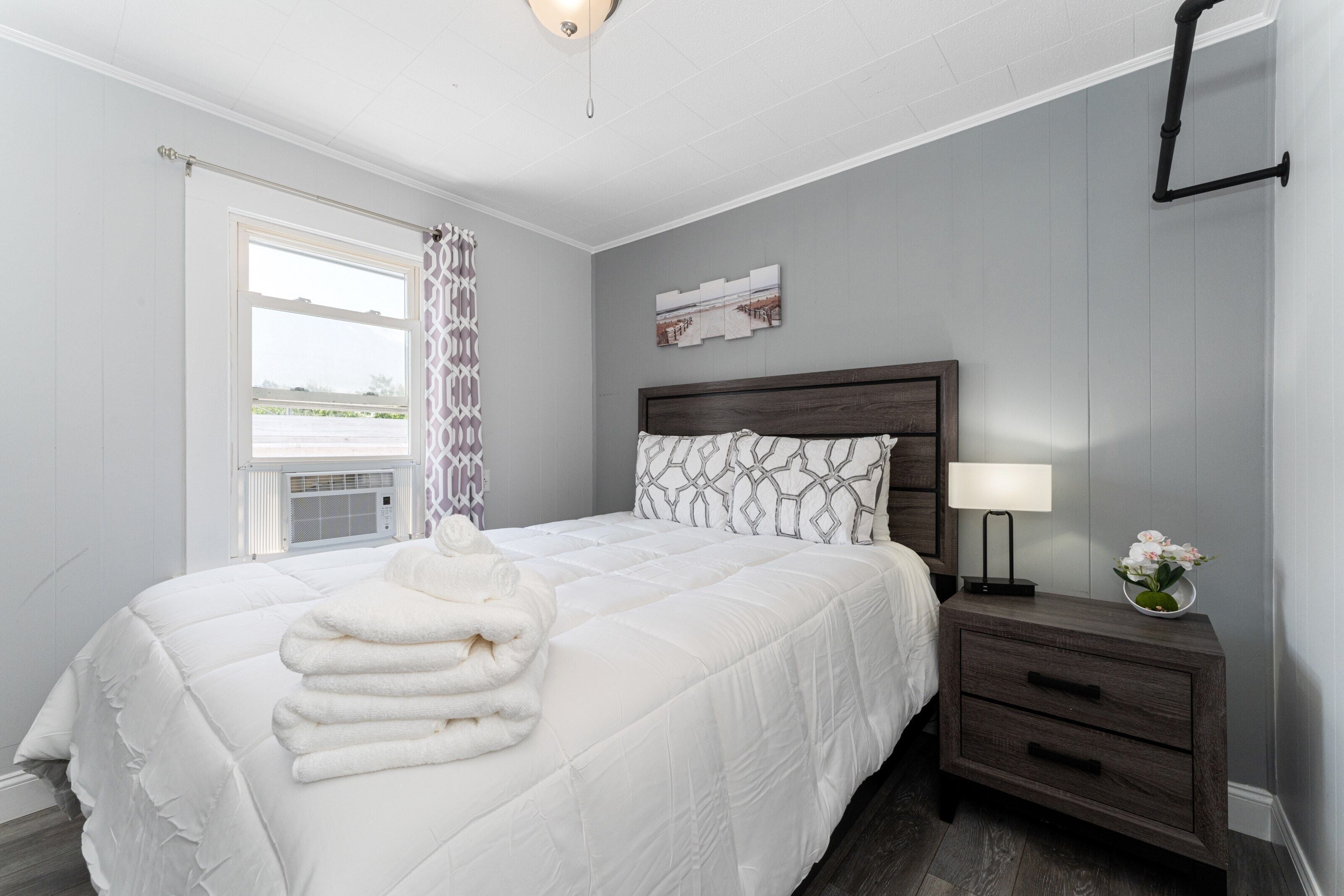 スイート | デスク、ノートパソコン用作業スペース、遮光カーテン、アイロン / アイロン台