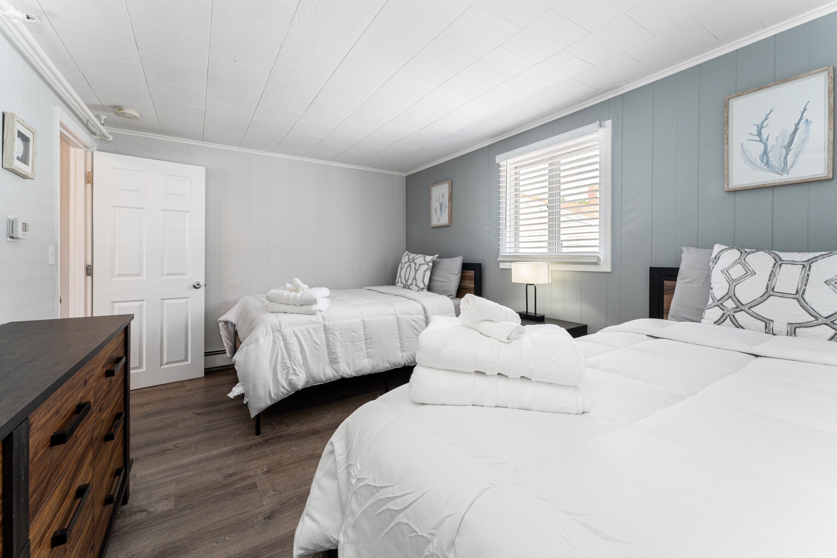 スイート | デスク、ノートパソコン用作業スペース、遮光カーテン、アイロン / アイロン台