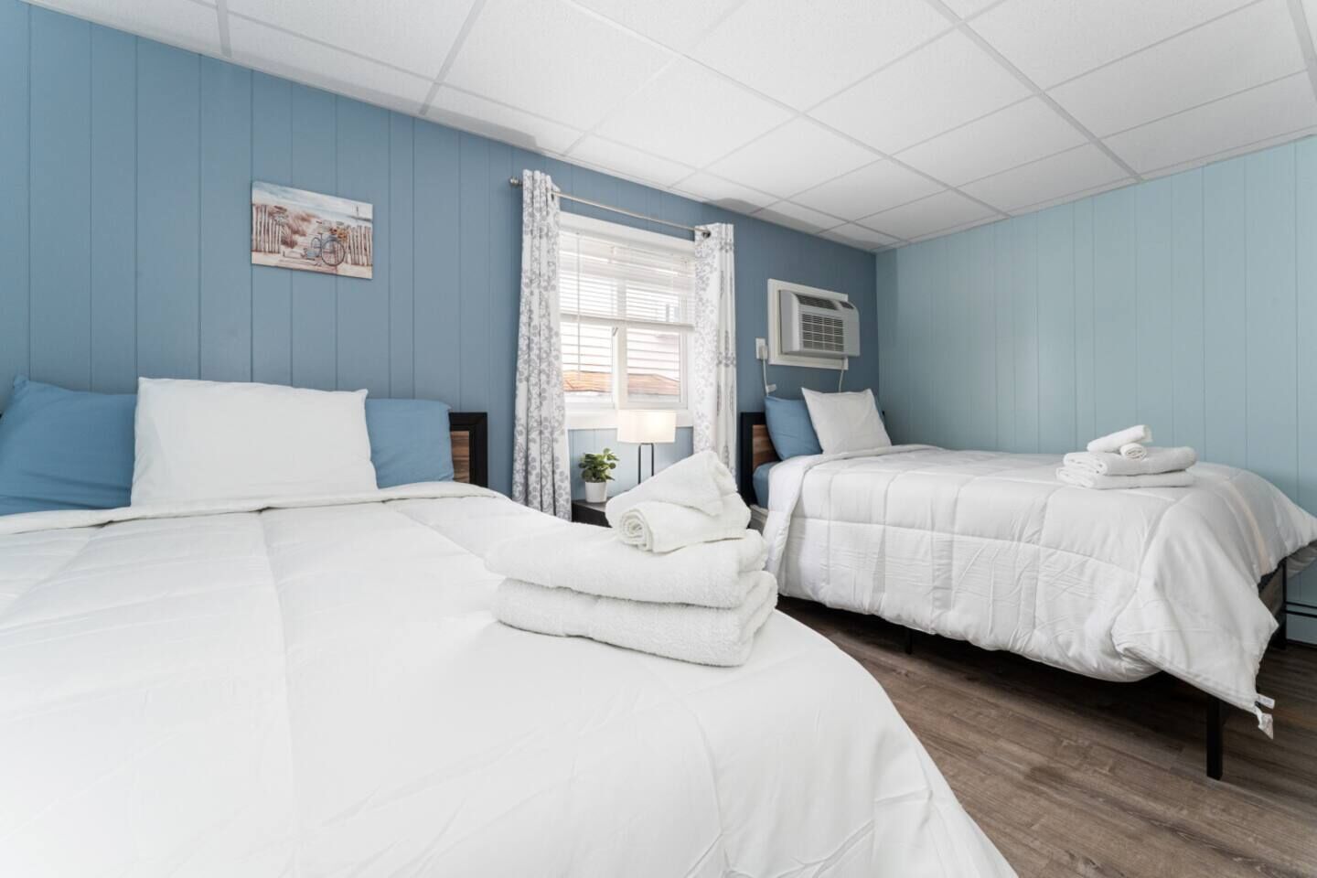 スイート | デスク、ノートパソコン用作業スペース、遮光カーテン、アイロン / アイロン台