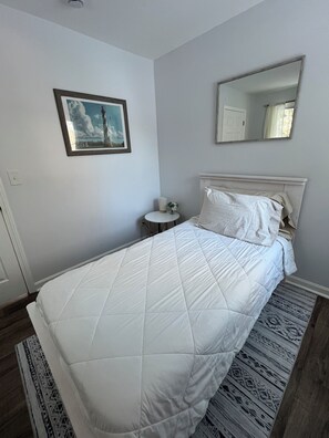 2 bedrooms, desk, iron/ironing board, WiFi