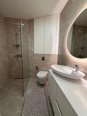 Hair dryer, towels, soap, toilet paper - Sarajevo Tower luxury apartment close to everything you need during your trip (Sarajevo)