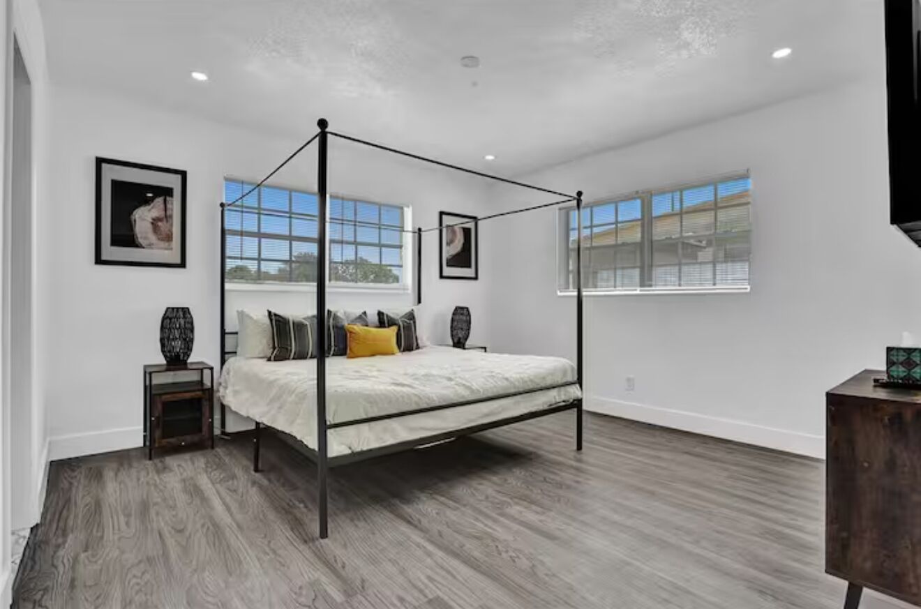 5 bedrooms, iron/ironing board, WiFi, bed sheets