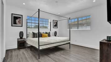 5 bedrooms, iron/ironing board, WiFi, bed sheets