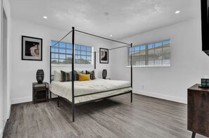 5 bedrooms, iron/ironing board, WiFi, bed sheets - Luxury Pool Villa 5BD 4BA #2 (Miami)