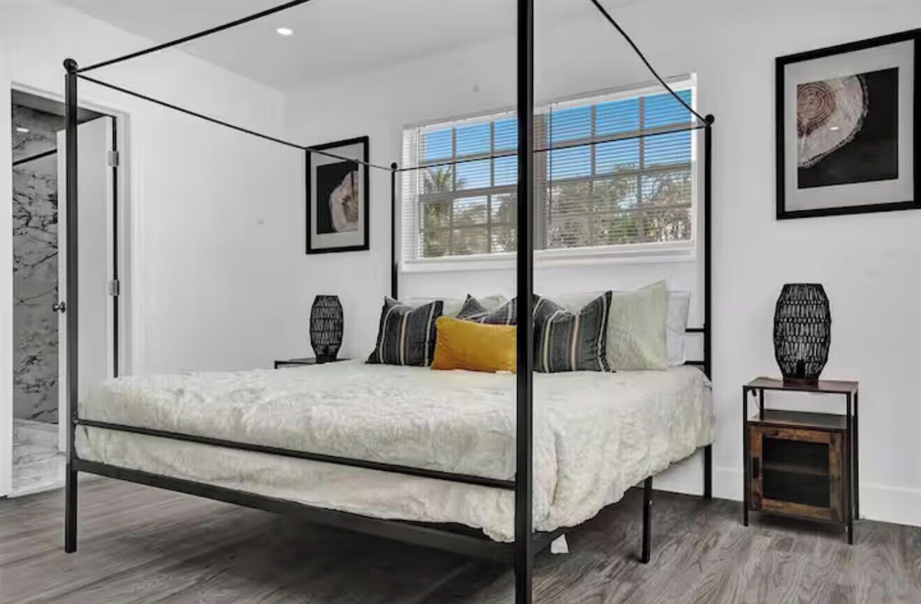 5 bedrooms, iron/ironing board, WiFi, bed sheets