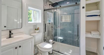 The Urban Oasis: 3 Bedrooms, 2 Baths, 100% Entertainment