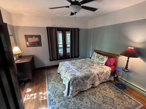2 habitaciones, tabla de planchar con plancha, wifi y ropa de cama 