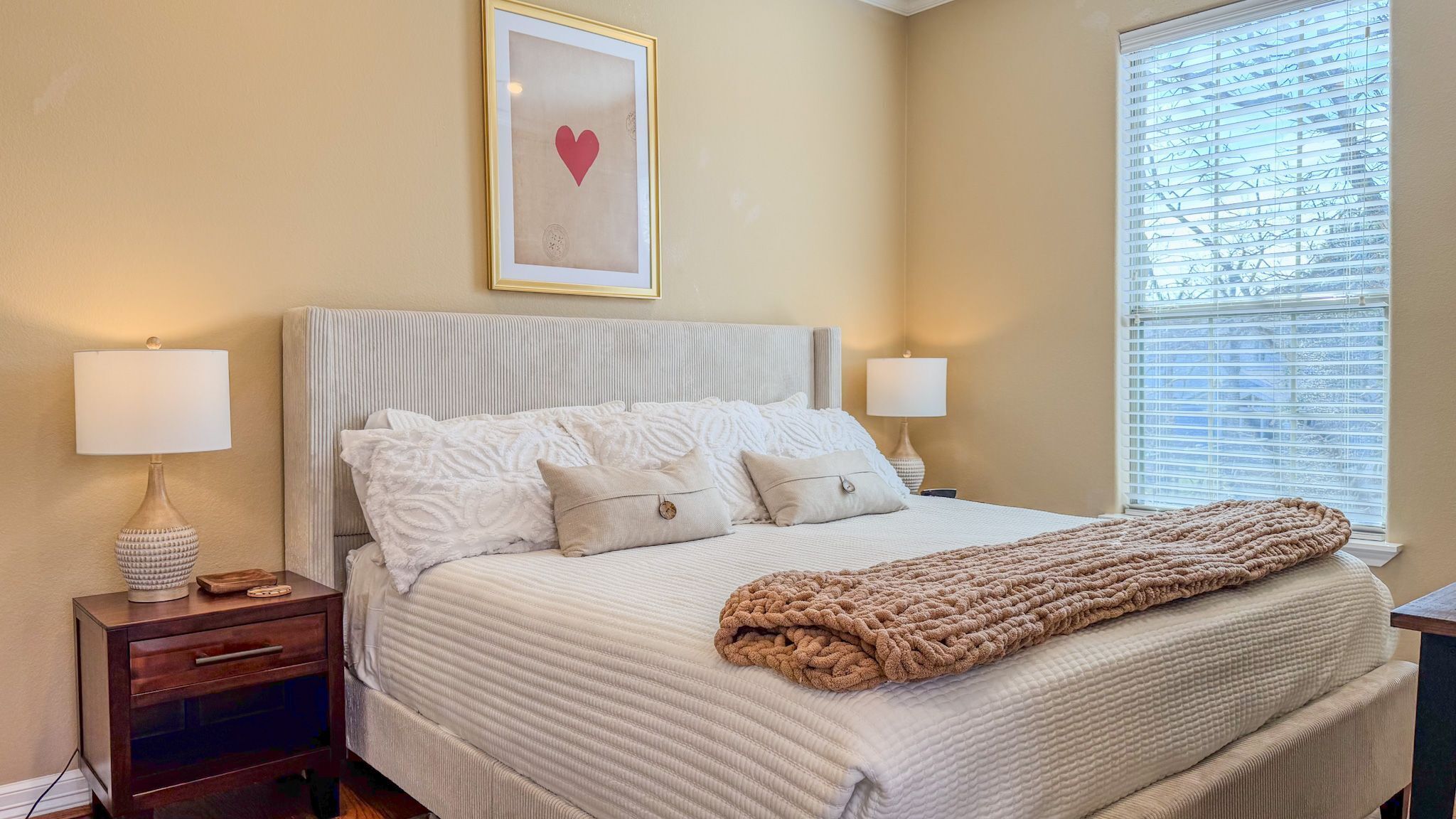 3 bedrooms, iron/ironing board, WiFi, bed sheets