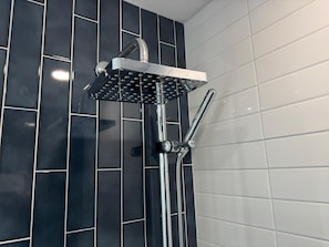 Dusche, Handtücher, Seife, Toilettenpapier