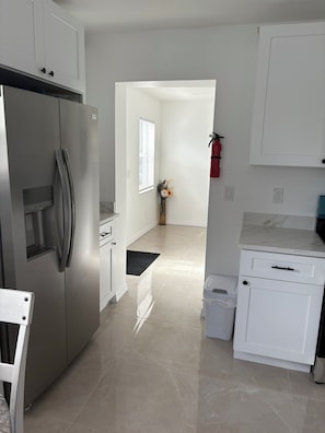 Interior - Peaceful 2-bedroom house newly renovated with all amenities in West Palm Beach (West Palm Beach)