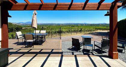 Premier Wine Country Getaway. Exclusive Bucher Vineyard Cottage on Westside Road