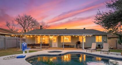 Domain Designer Home / Pool + Hot Tub/ king bed