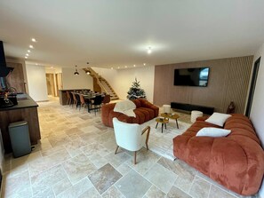 Living area - Gîte de l'Epinay "Myrtille" with indoor pool for year-round enjoyment! (ROUEN)