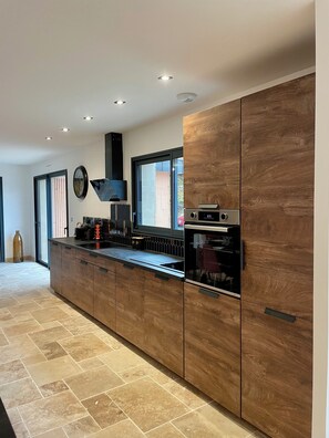 Private kitchen - Gîte de l'Epinay "Myrtille" with indoor pool for year-round enjoyment! (ROUEN)