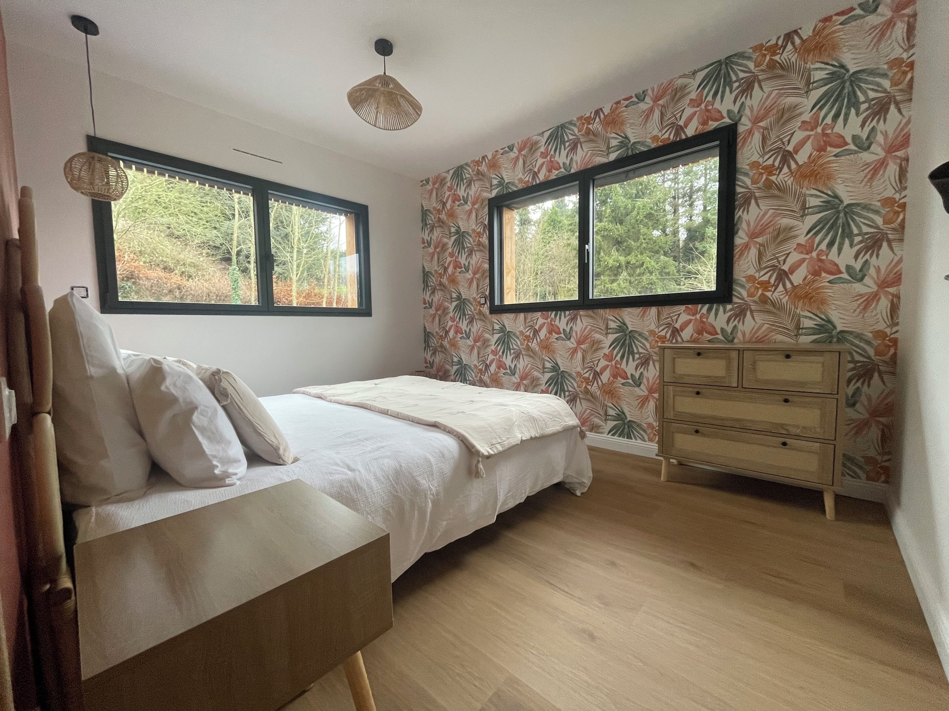 5 habitaciones, tabla de planchar con plancha, wifi y ropa de cama 