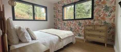 5 habitaciones, tabla de planchar con plancha, wifi y ropa de cama