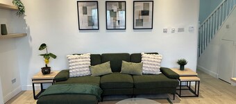 Aura - Elegant Retreat in Prime Leeds Location!