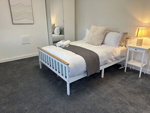 3 chambres, fer et planche à repasser, accès Internet, draps fournis