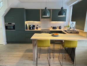 Private kitchen - Aura - Elegant Retreat in Prime Leeds Location! (Leeds)