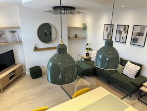 Living area - Aura - Elegant Retreat in Prime Leeds Location! (Leeds)