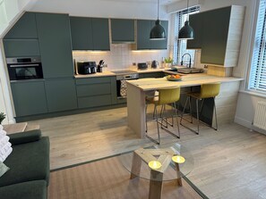 Private kitchen - Aura - Elegant Retreat in Prime Leeds Location! (Leeds)