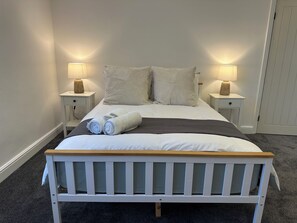 3 dormitorios, tabla de planchar con plancha, Internet y ropa de cama