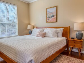 3 bedrooms, iron/ironing board, WiFi, bed sheets - Dog-Friendly South Austin w/ Private Yard! (Austin)