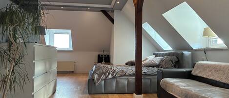 1 bedroom, WiFi, bed sheets