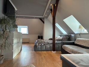 Room - Top floor apartment in lovingly restored villa (Hohenstein-Ernstthal)